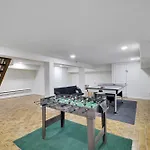 Tree-Lined Pocono Lake Cabin, Game Room On-Site!