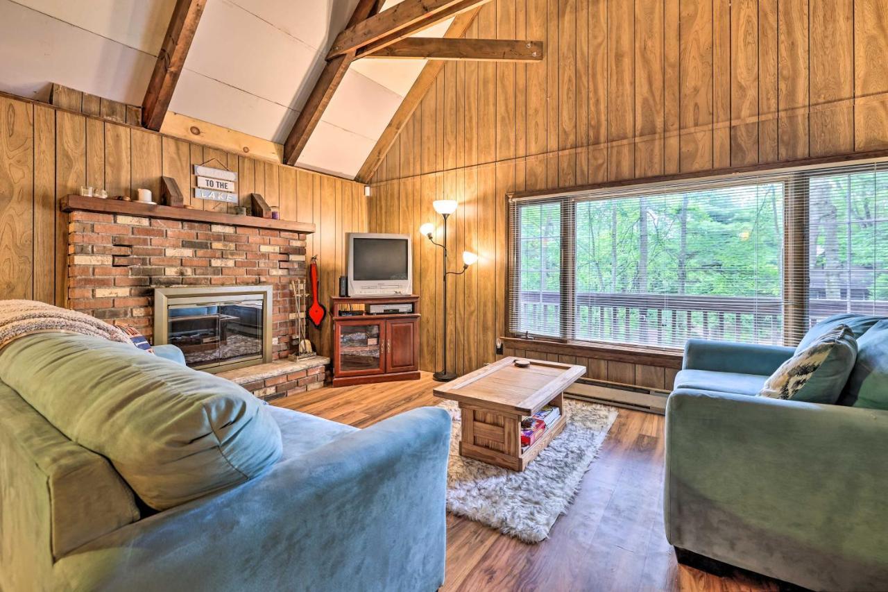Tree-lined Pocono Cabin, Game On-site!