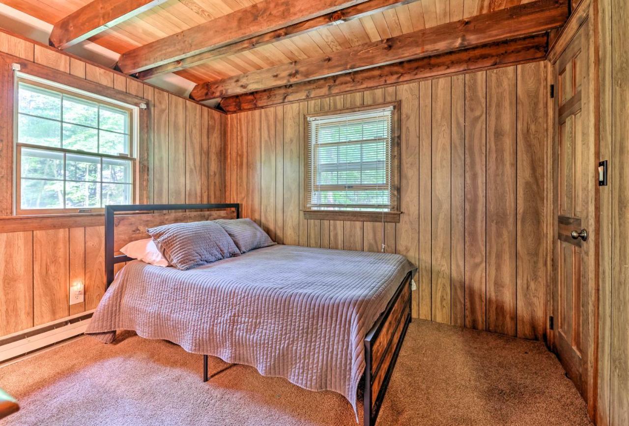 Tree-lined Pocono Cabin, Game On-site!