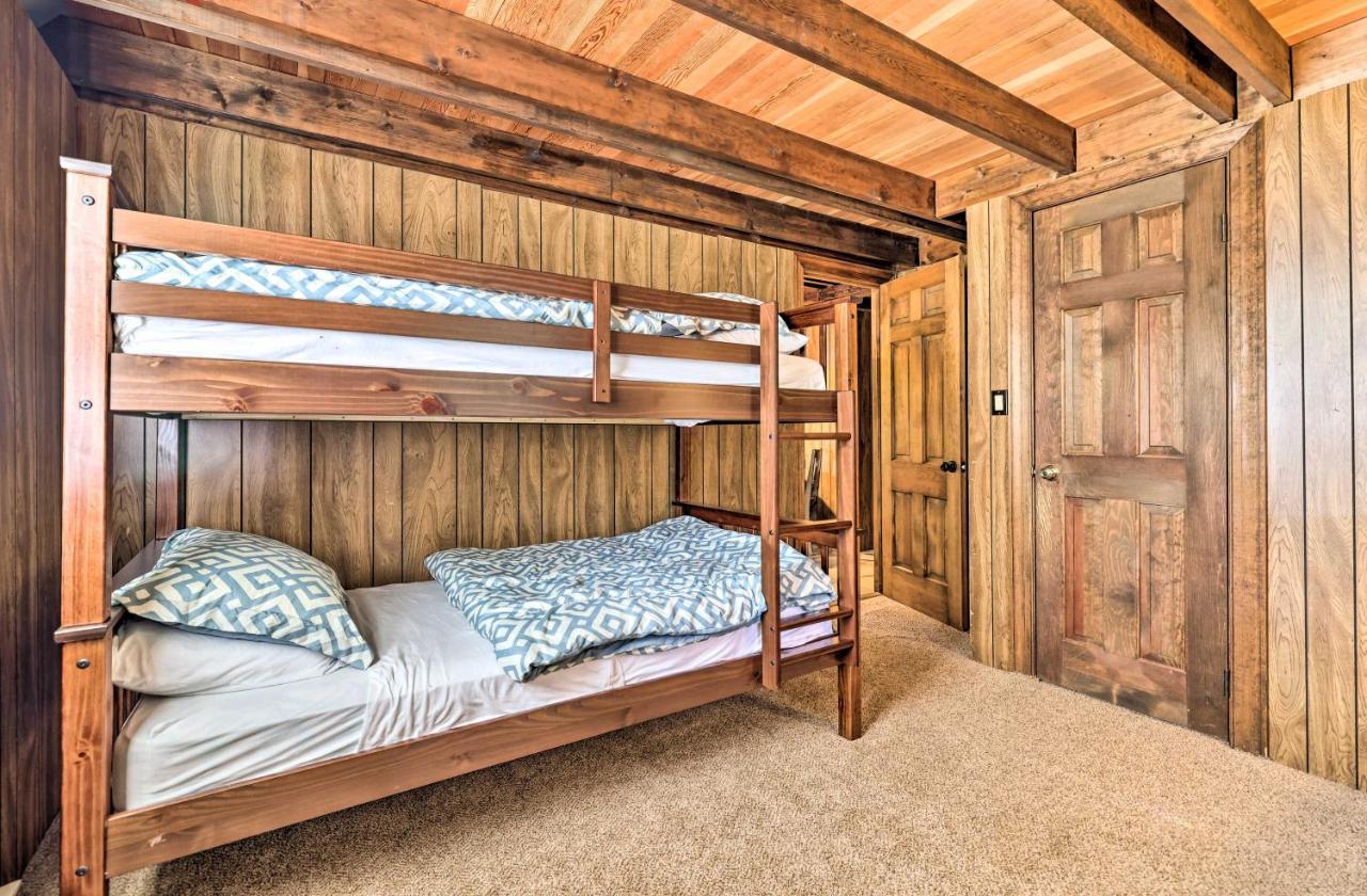 Holiday home Tree-lined Pocono Cabin, Game On-site! Pocono Lake