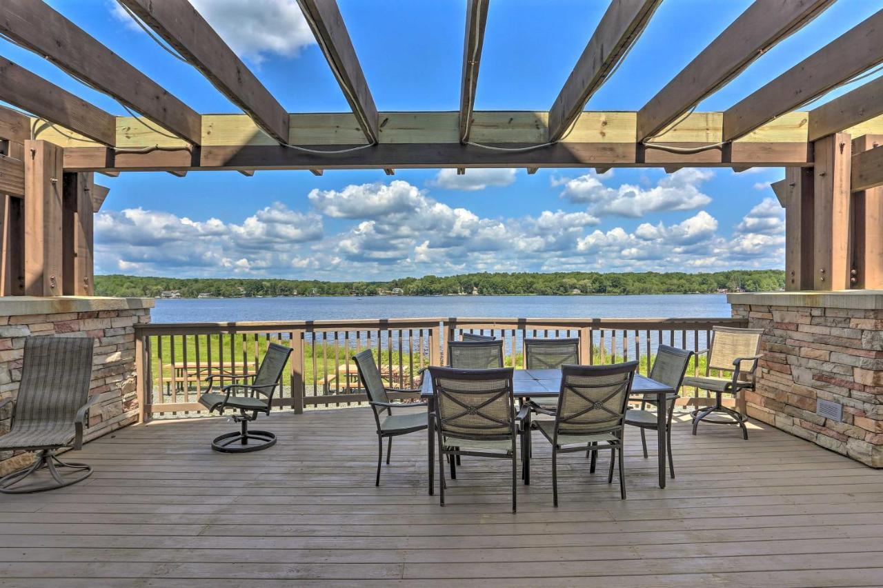 Tree-lined Pocono Cabin, Game On-site! Holiday home Pocono Lake