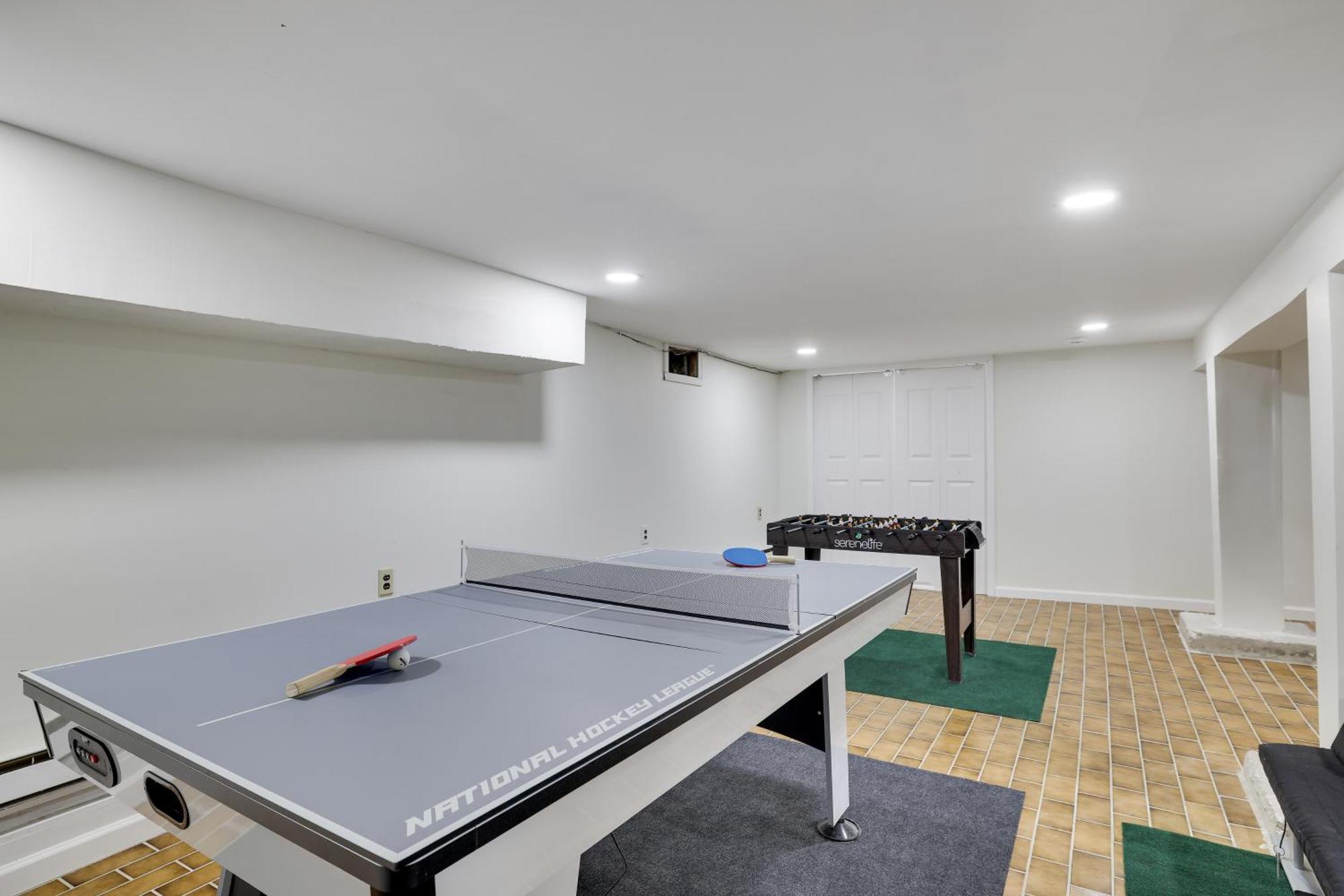 Tree-lined Pocono Cabin, Game On-site! Pocono Lake